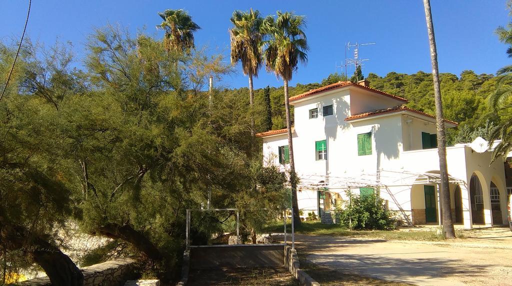 Resort Village T.N. Milna Vis Exterior foto