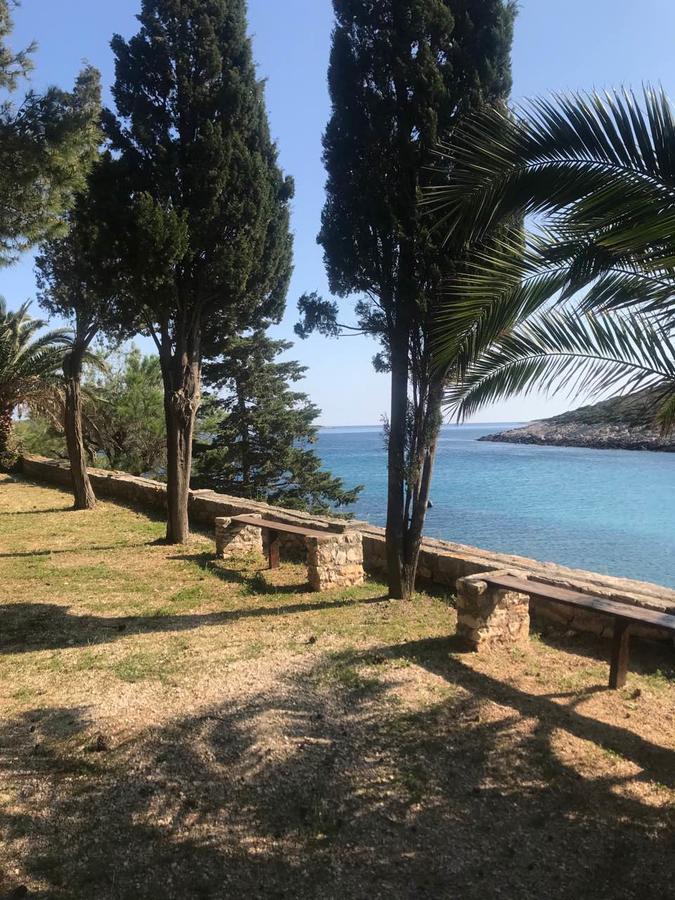 Resort Village T.N. Milna Vis Exterior foto