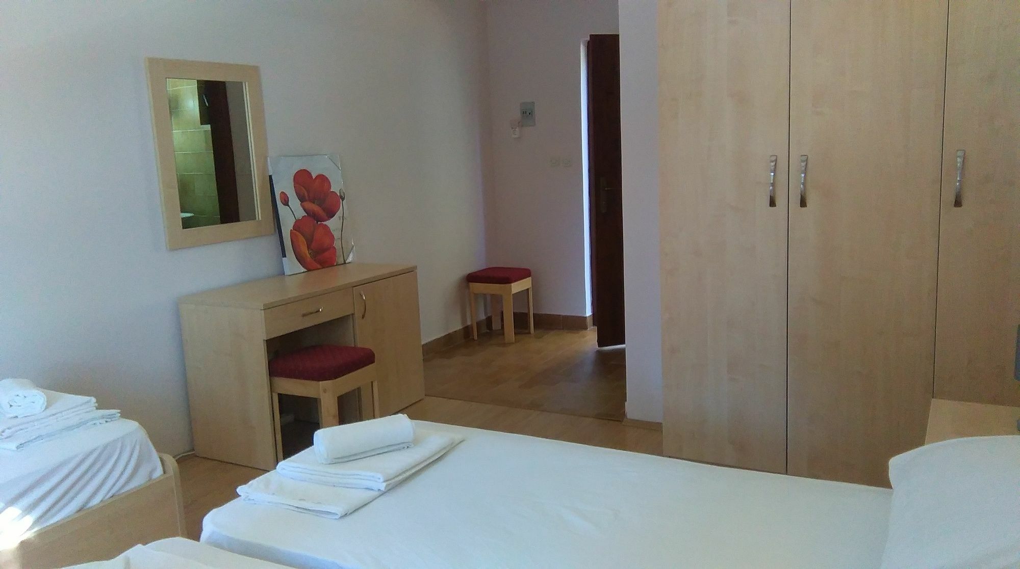 Resort Village T.N. Milna Vis Exterior foto